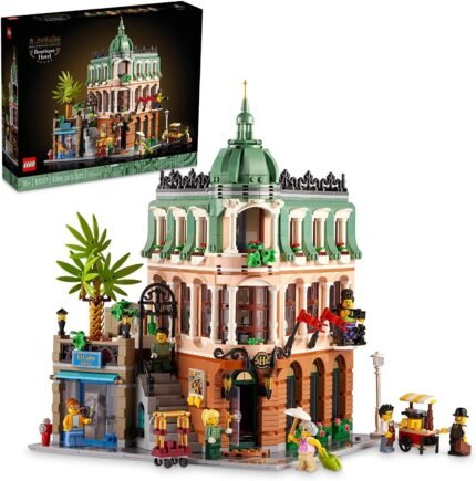 LEGO Icons Santa’s Visit 10293 Christmas House Model Building Set for Adults and Families, Festive Home Décor with Xmas Tree, Gift Idea