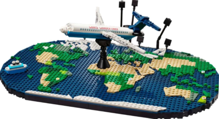 Lego Family Holiday Memories, Adult and Teenage Building Kit, World Map for Crafts, Photo Holder Home Accessory, Cute Family Activity, Gift for Travelers, Him and Her 41838